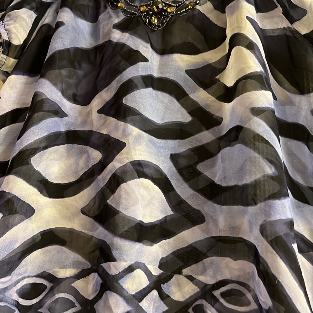 Ladies top - Picture 3 of 5